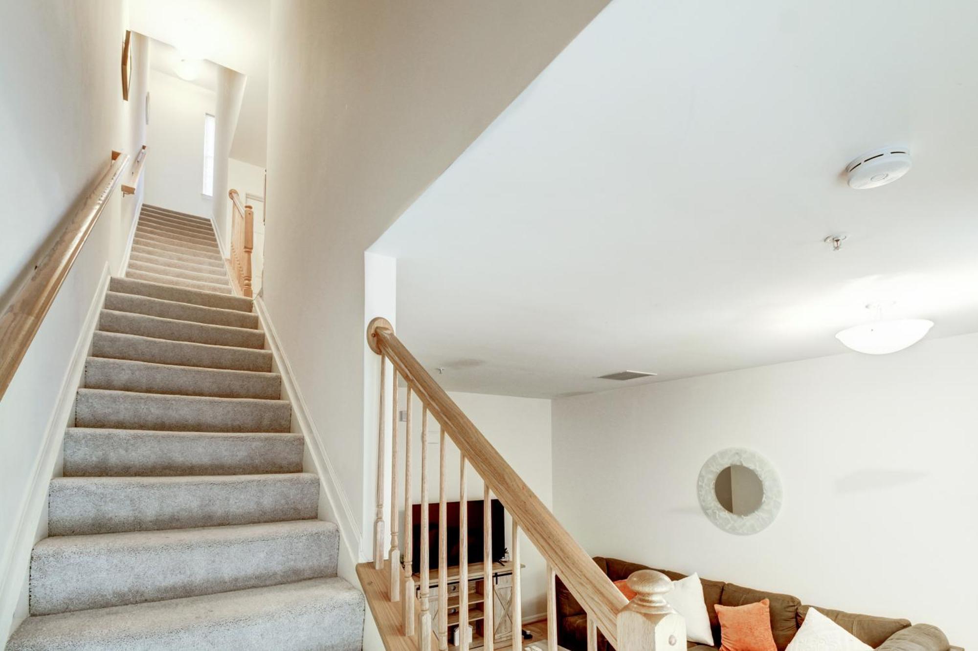 Spacious Washington, D.c. Rowhome W/ Free Parking! Apartment *