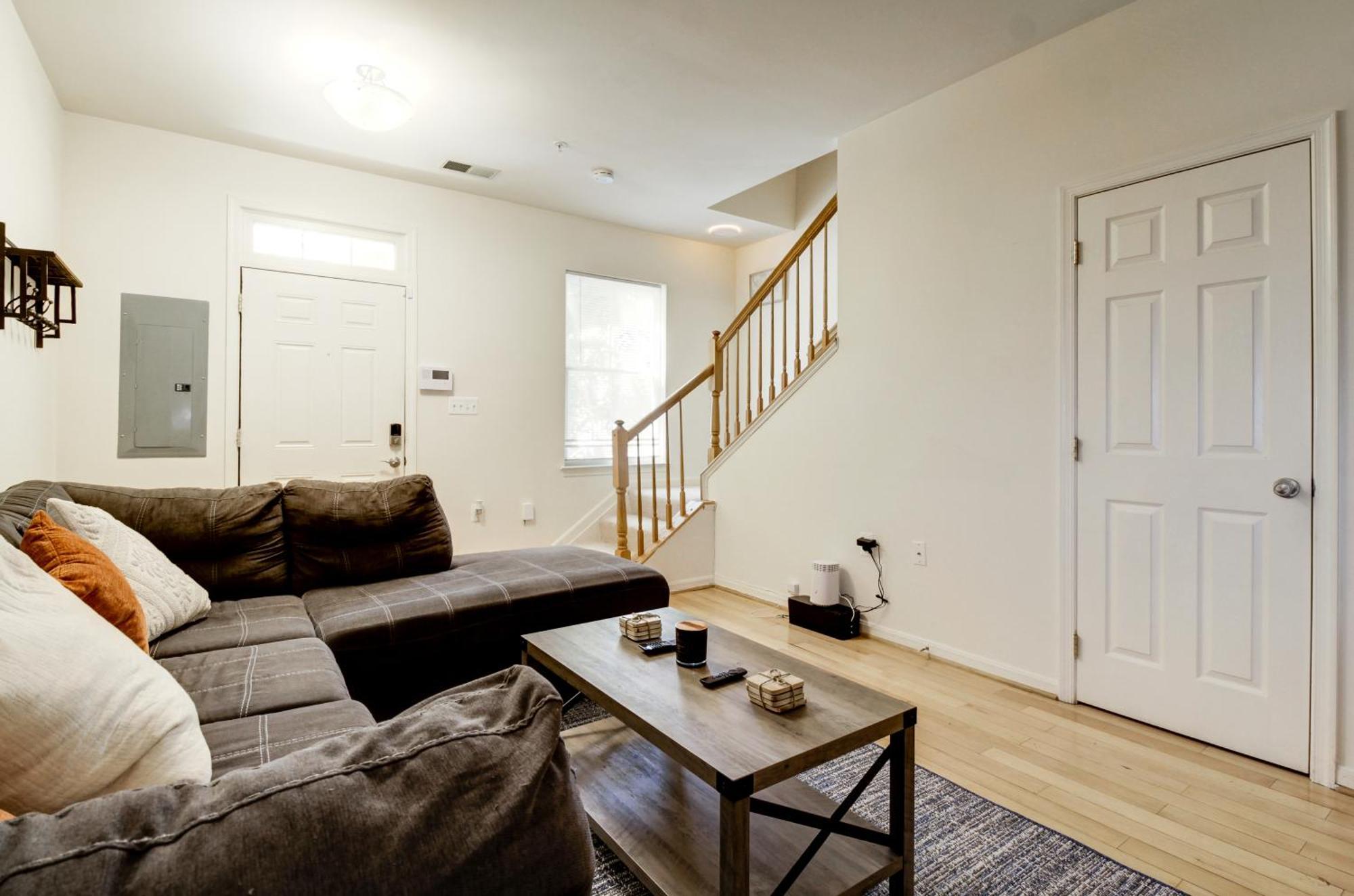 Spacious Washington, D.c. Rowhome W/ Free Parking! Washington
