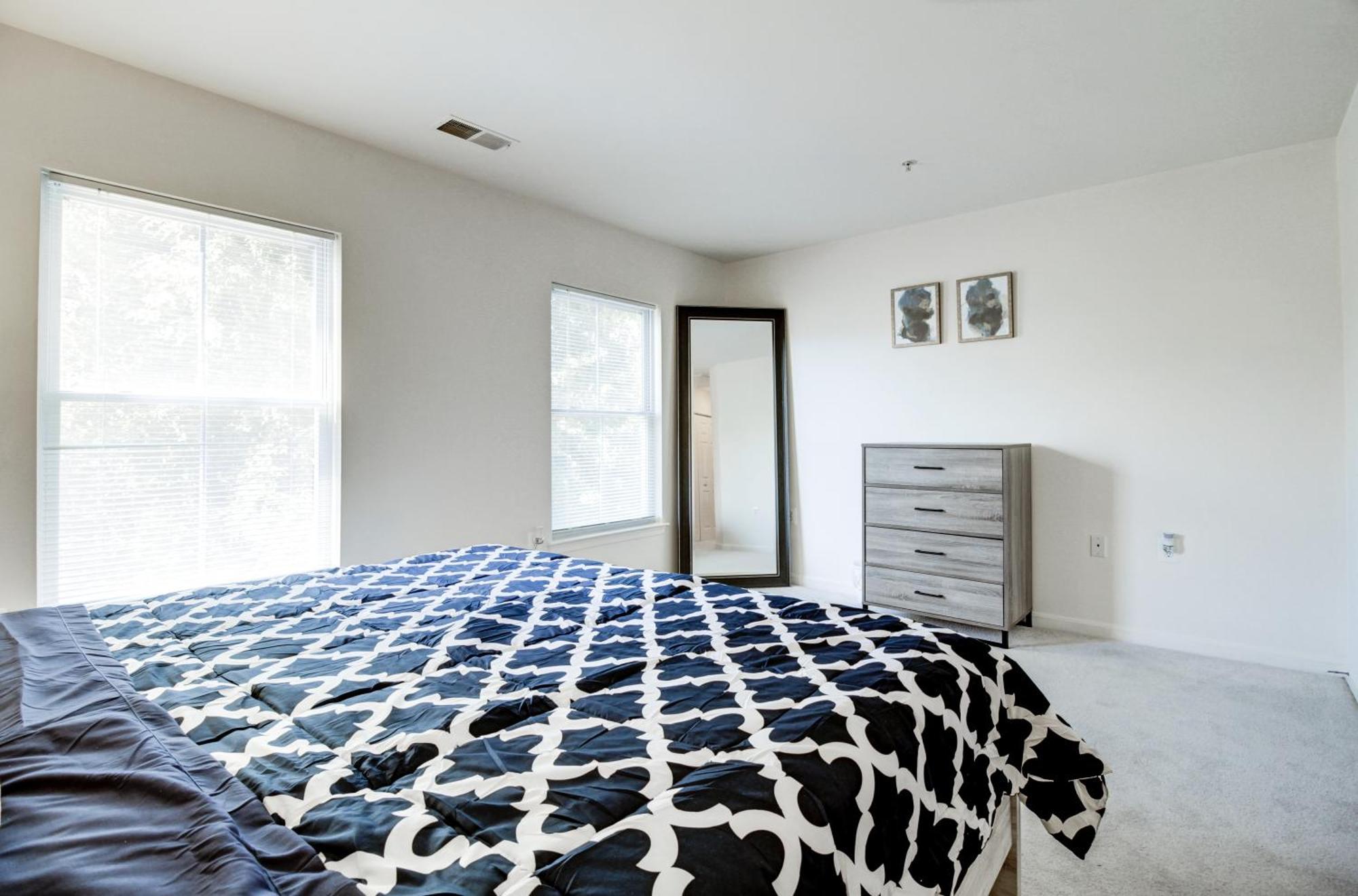 Spacious Washington, D.c. Rowhome W/ Free Parking!