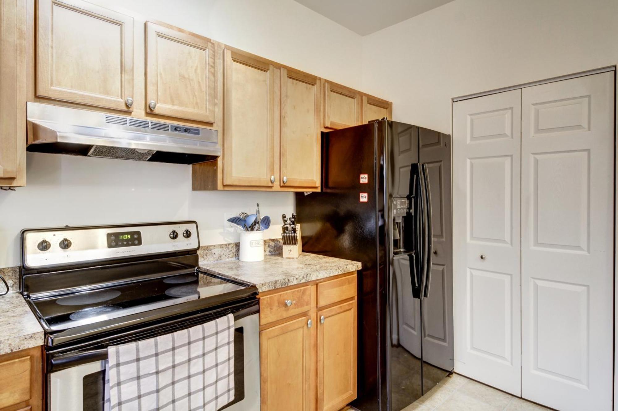 Spacious Washington, D.c. Rowhome W/ Free Parking! Apartment