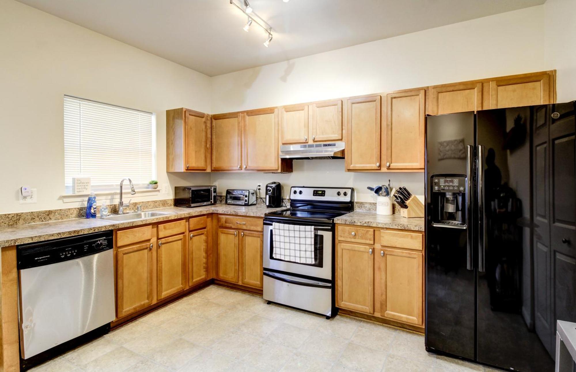 Spacious Washington, D.c. Rowhome W/ Free Parking! Apartment